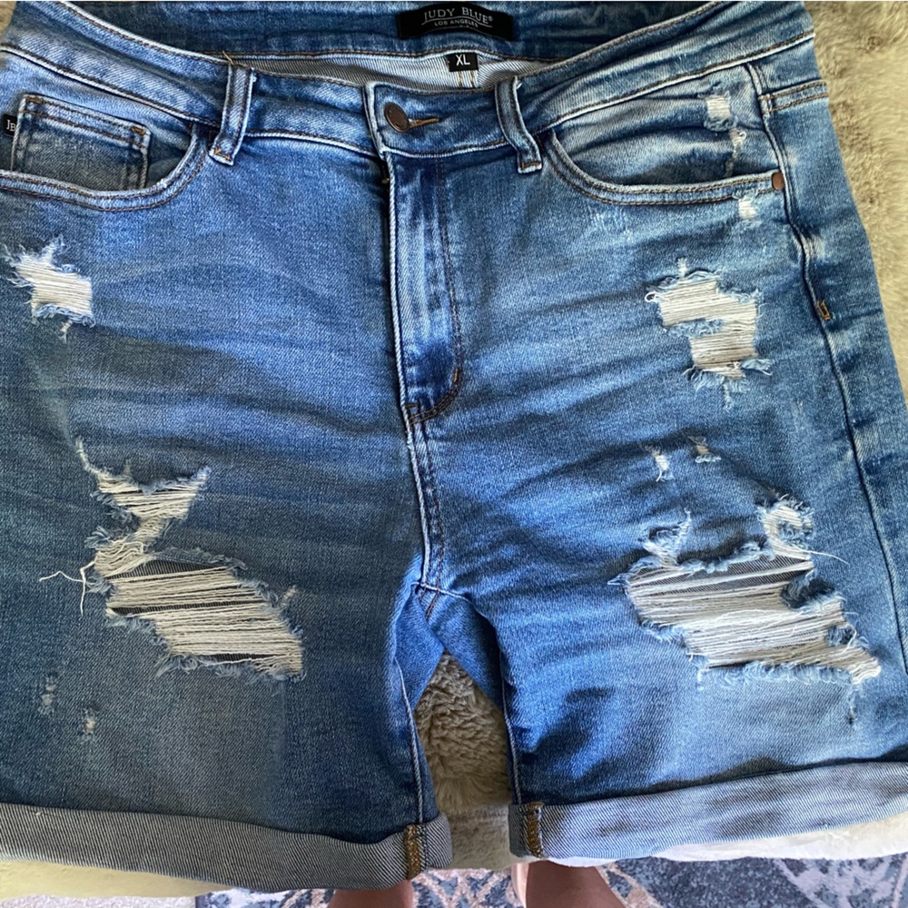 Judy Blue EUC Bermuda shorts
